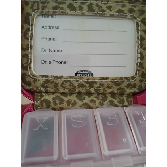 Fossil Travel Pill Case Organizer 8-Day Compartments Zipper Leopard Print NEW - Picture 4 of 10